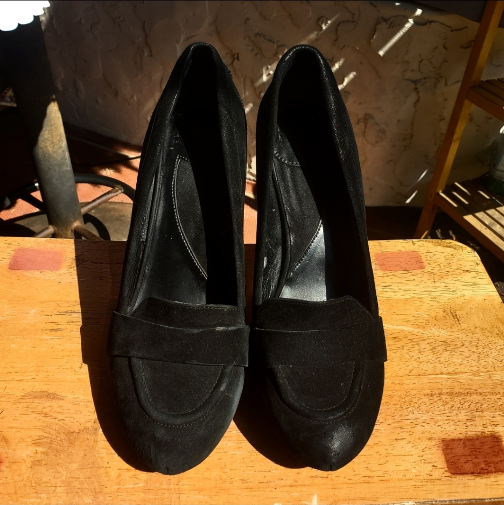 Diane Von Furstenberg Black Suede Penny Loafer Heels